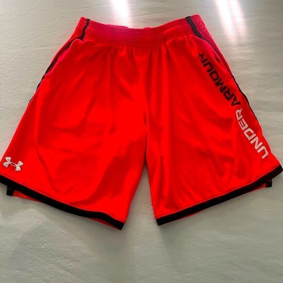 Under Armour Big Boys Large Red Shorts - Picture 2 of 7
